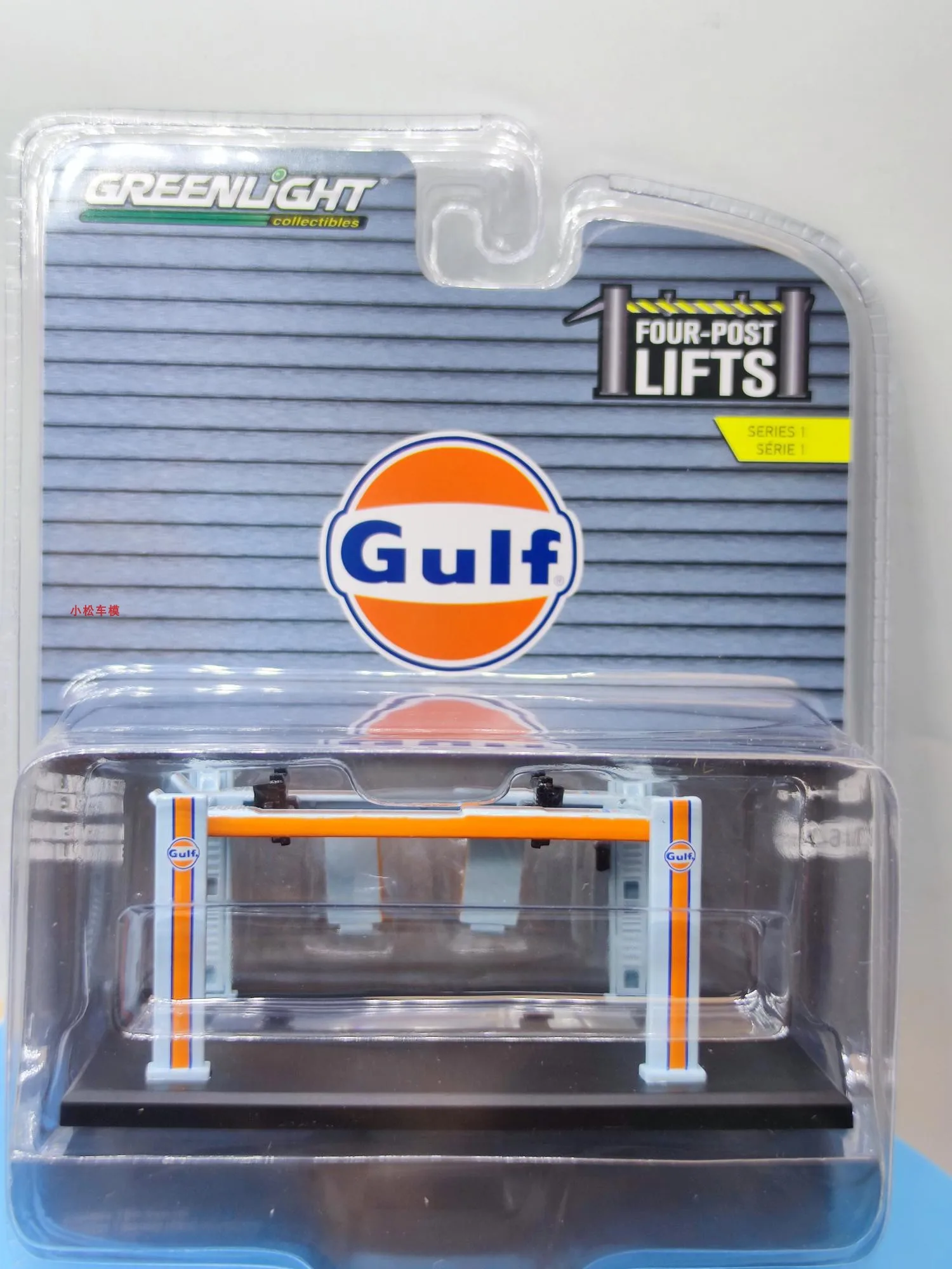 

Greenlight 1:64 Four-Post Lifts - Gulf Oil Four-Post Lifts - Gulf Oil Toy Car Model Childrens Gift.