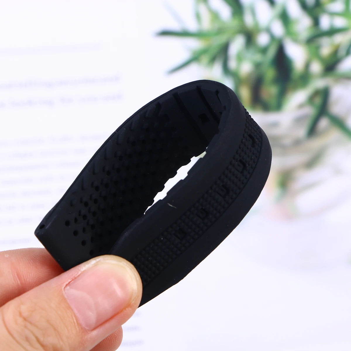 

18Mm Silicone Watch Strap Waterproof Scratch Resistant Seamless Welding for Sports Fitness Replacement Band