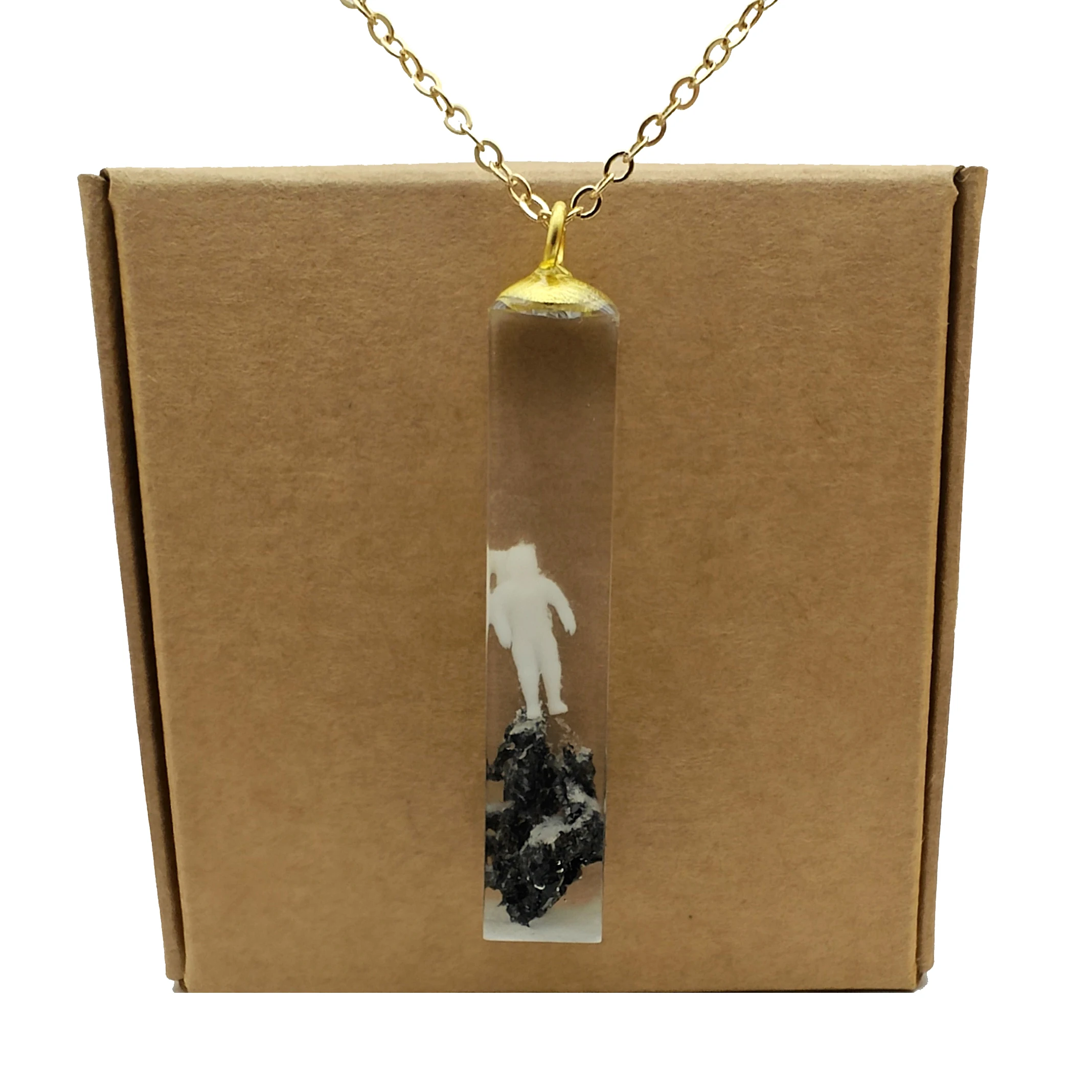 

Spaceman 3D Astronaut Glow in the Dark Cube Resin Gold Color Pendant Chain Long Necklace Women Boho Fashion Jewelry Handmade