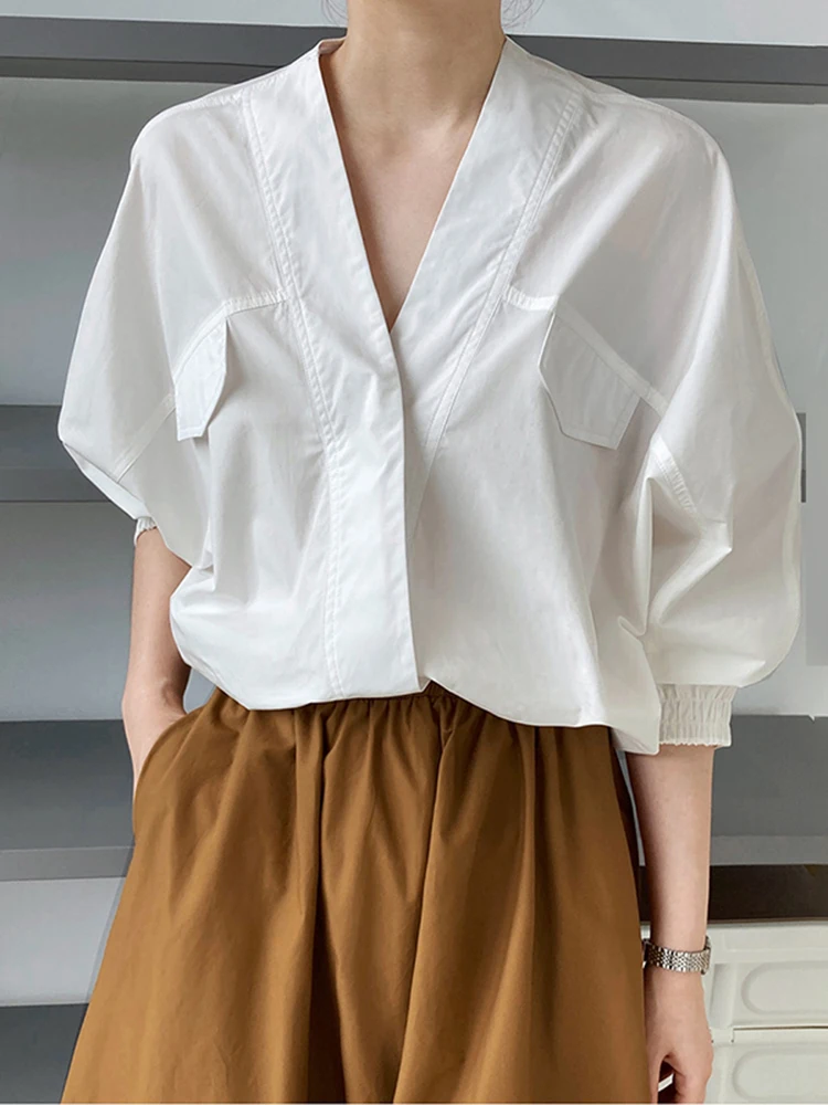 [EAM] Women White Big Size Shaped Blouse New V-collar Long Sleeve Loose Fit Shirt Fashion Tide Spring Autumn 2024 1DE2808