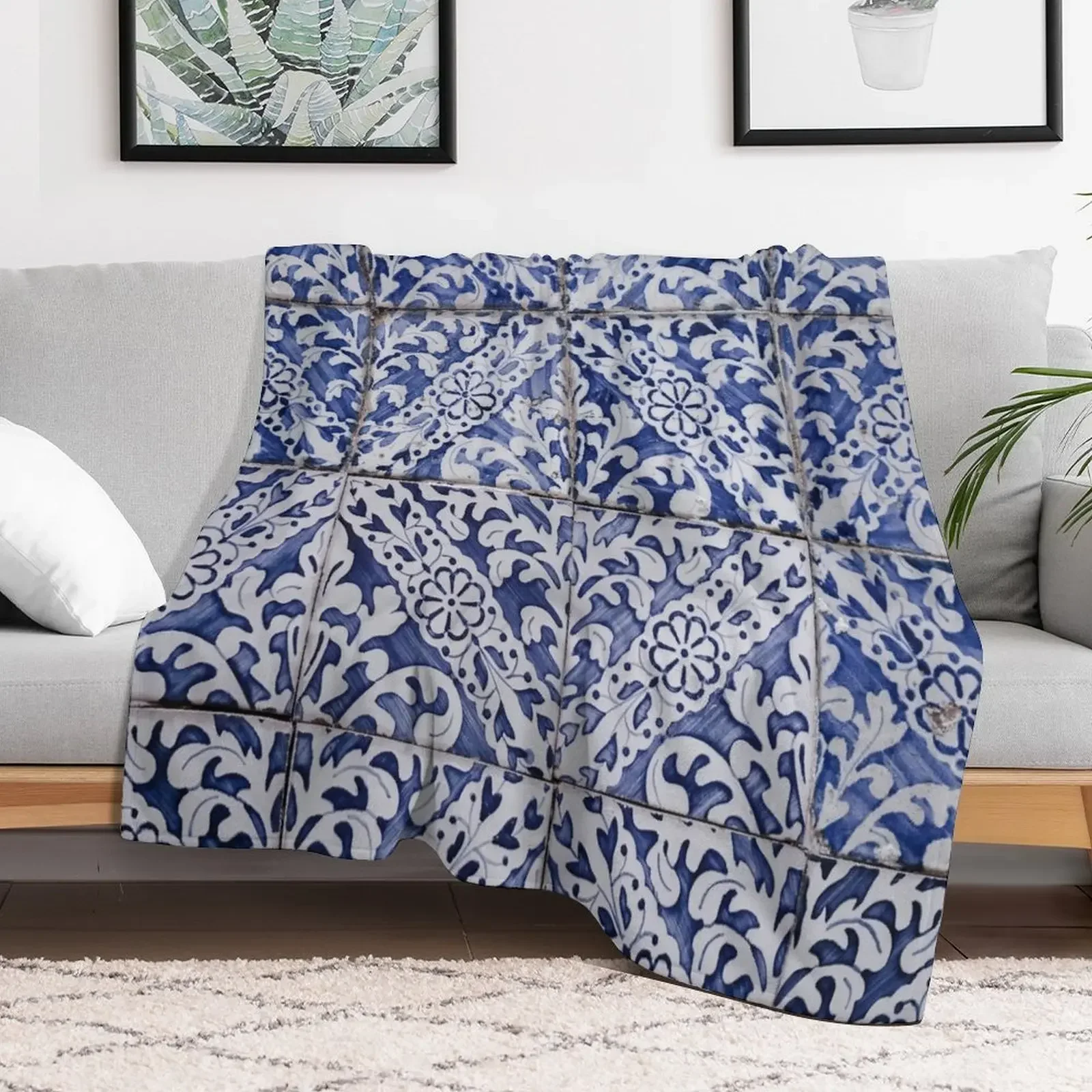 

Portuguese Tiles Pattern - Azulejo Blue and White Floral Leaf Design Throw Blanket Heavy Thermals For Travel Travel Blankets