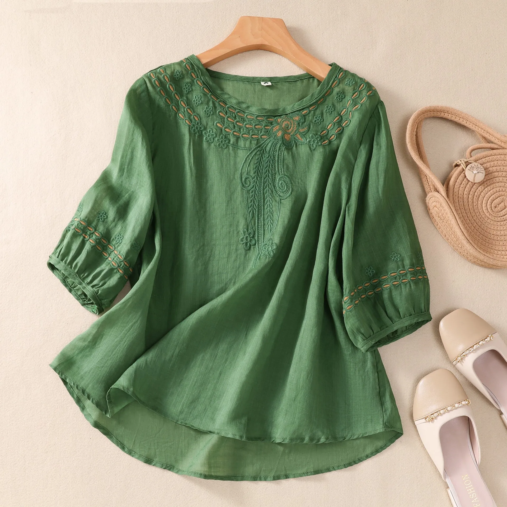 

Women Summer New Retro Cotton and Linen Shirt Literary Embroidery Crew Neck T-shirt Temperament Thin Female Tops Women Clothing