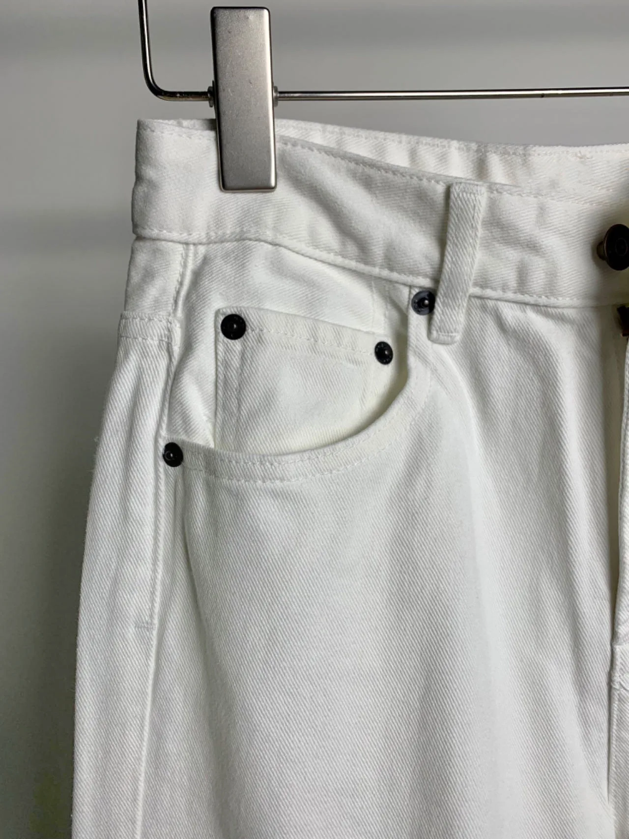 2024 Early Spring White Cotton Mid-waist Loose Wide-leg Straight Jeans