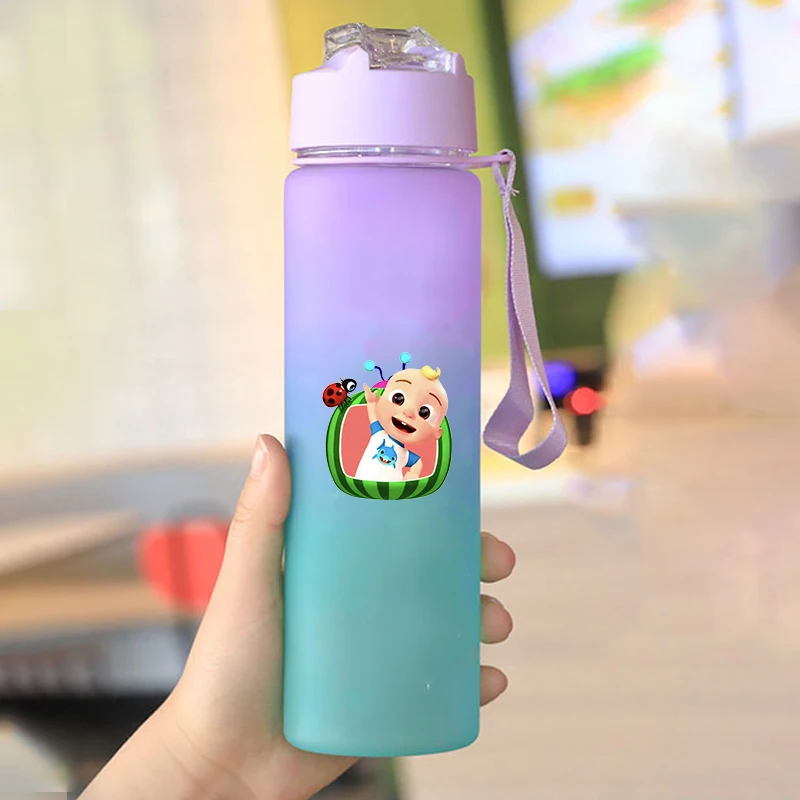 750 مللي Cocomelons بنات بنين زجاجات مياه خارجية كارتون أنيمي المحمولة شرب القش أكواب مياه الرياضة مكتب زجاجة هدية عيد الميلاد