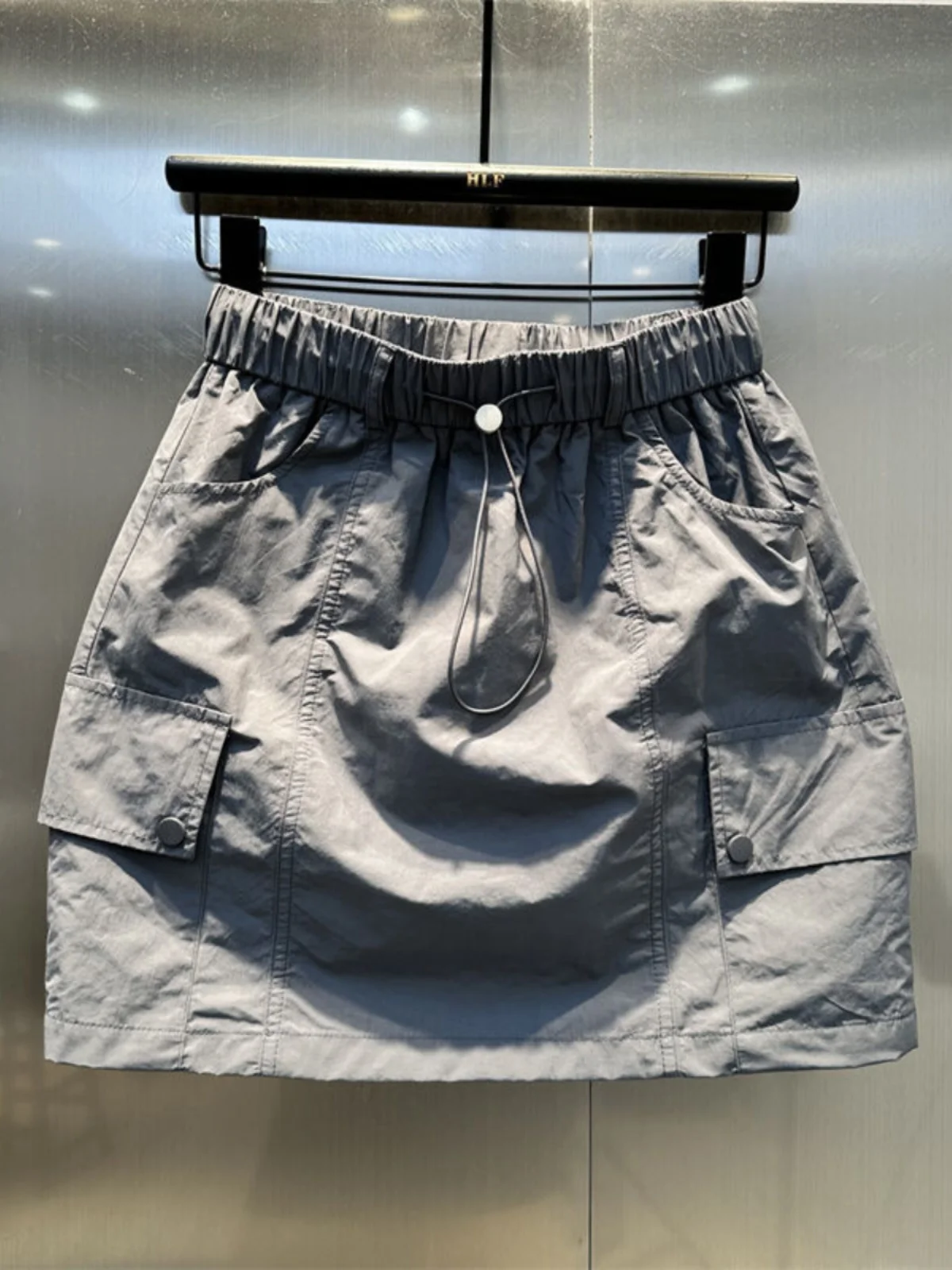 falda is de corte en A con bolsillo, diseño de cintura elástica, Falda corta de cintura alta de estilo coreano, moda fe...
