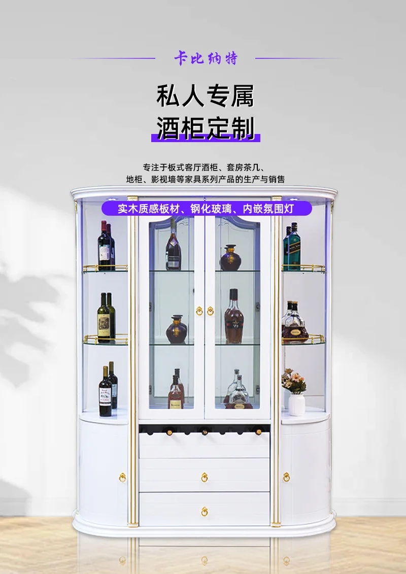 Gabinete de vino, vitrina, puerta de cristal contra la pared, restaurante