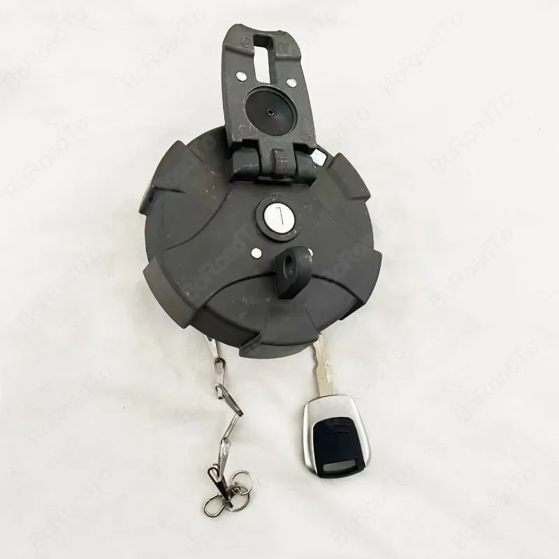 

Крышка топливного бака для экскаваторов Hyundai R55-9, 140, 160, 180, 210, 250, 290, 320, 380, 800 (номера деталей: 32M9-02130, 02120, 31M9-02120)