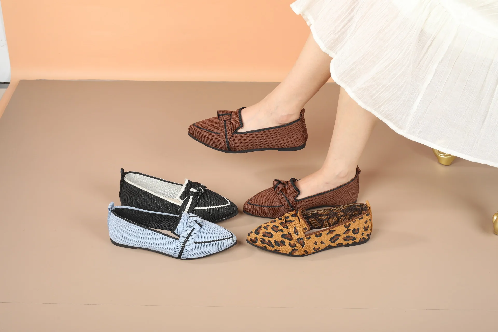 Damen-Flats 2026 Neue Gestrickte Slipper Atmungsaktive Bequeme Einfarbige Schuhe Lässige Spitzzehen-Wanderschuhe Sneakers für Damen – Detail 2