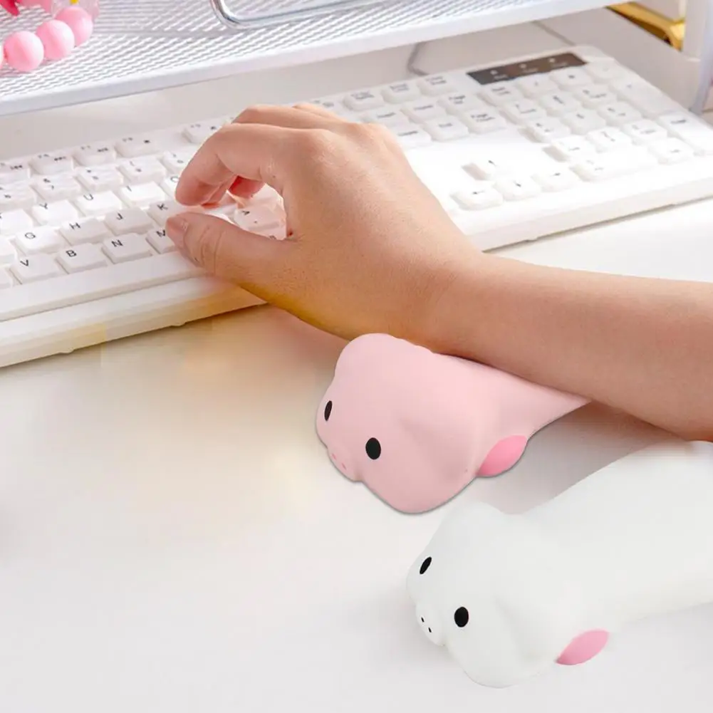 Almofada de mão ergonômica do porco dos desenhos animados Pulso do mouse Espuma macia Almofada de mão para alívio da dor Tipo fácil de teclado 3 anos