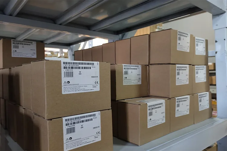 TM241CE40R PLC CPU Modicon M241 Series Relay Output 24 مدخل #4