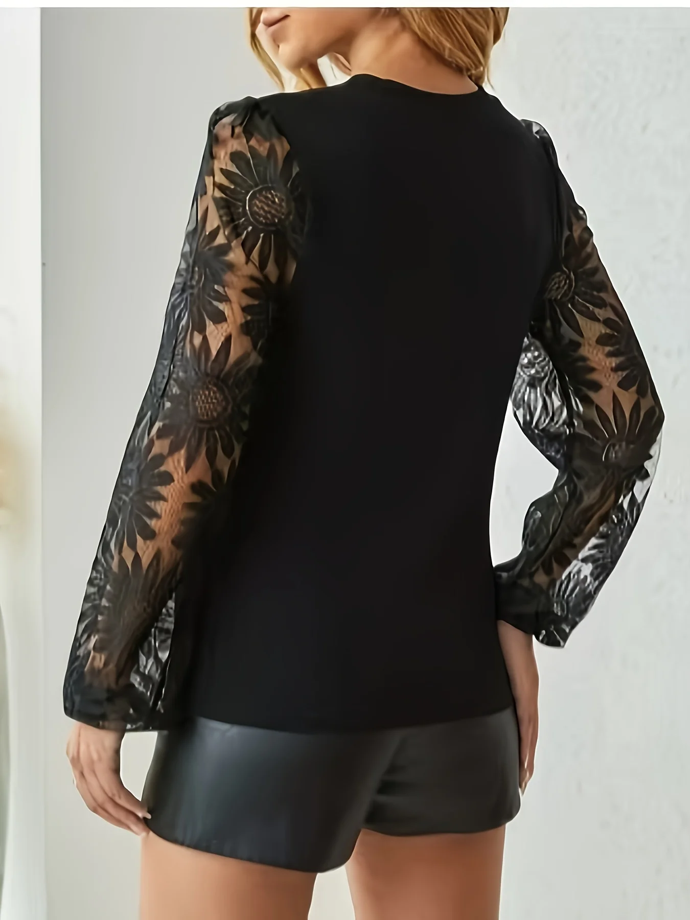 New lace splicing lantern sleeve long-sleeved women's top in autumn 2026, slimming, versatile and form-fitting