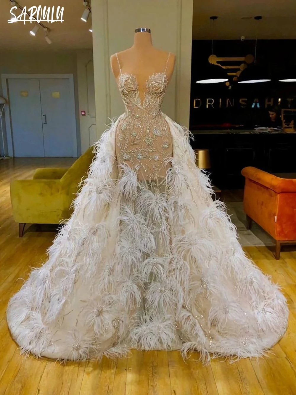 Charming Feathered Illusion Wedding Dress 2025 Luxurious Women Shimmering Customized Fashionable Dreamy Long Bridal Gown