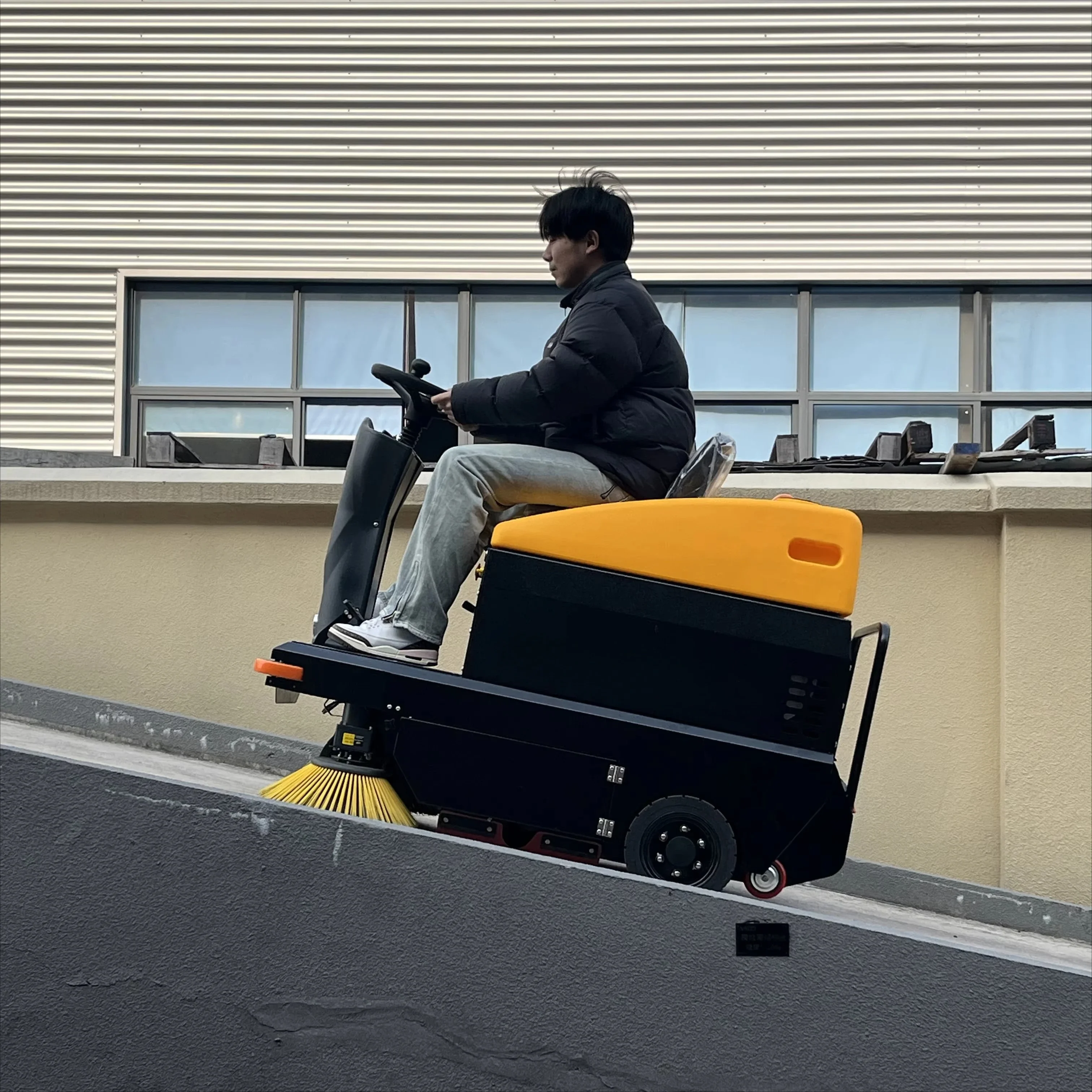 

C100 Electric Ride-On robotic industrial floor sweeper machine