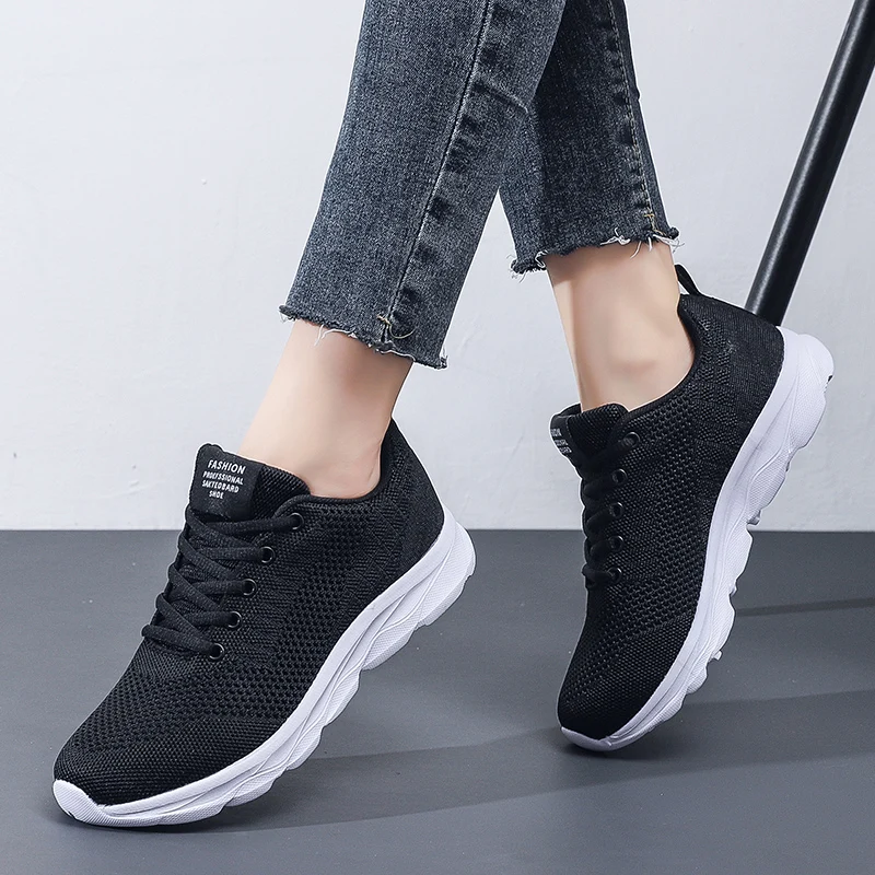 

Women's Flat Running Shoes 2024 New Fashionable Mesh Breathable Soft Sole Casual Shoes Lace Up Comfortable Outdoor Sports Shoes