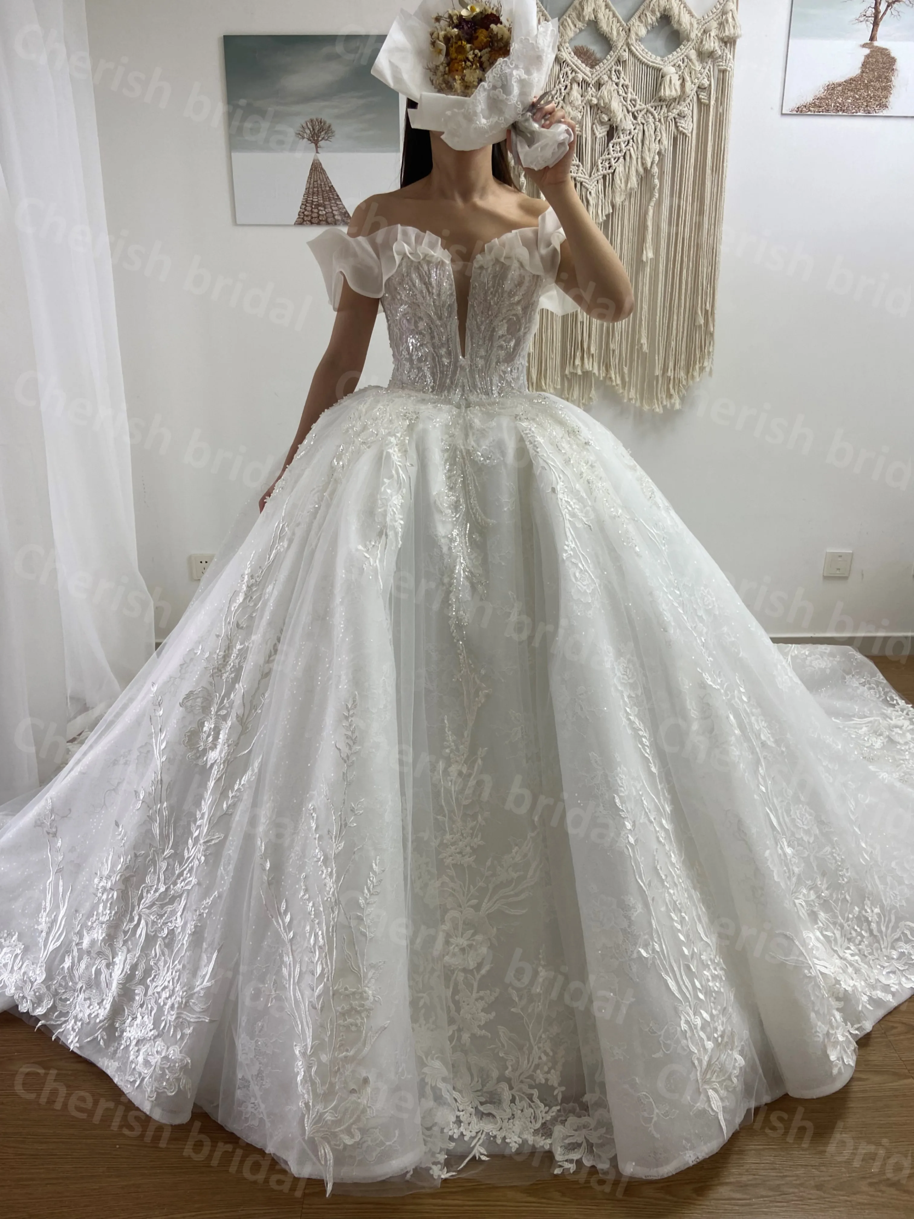 

C5037B Wedding Dress Handmade Lace Applique and Beading Luxury Brides Wedding Dresses Off Shoulder Ball Gown Wedding Dresses