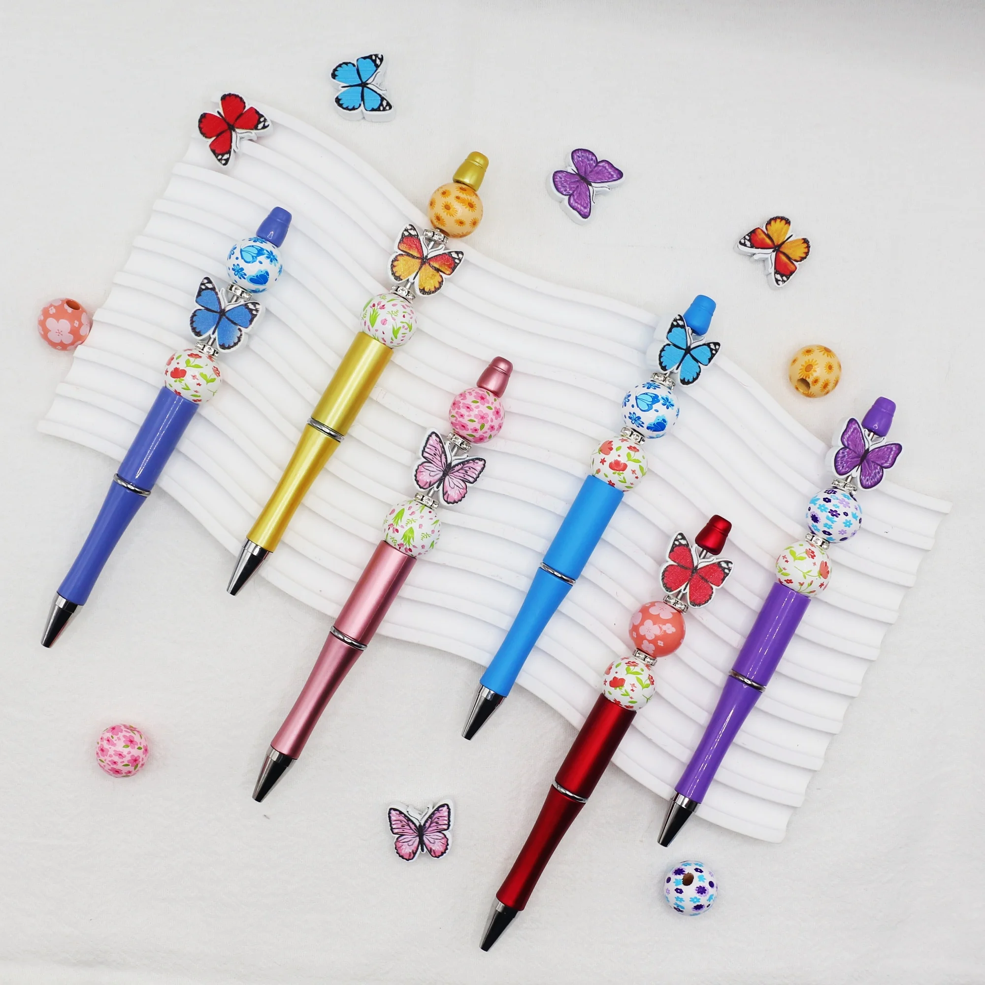 6 قطعة جديد الربيع والصيف قوس قزح فراشة زهرة موضوع DIY بها بنفسك حبة قلم حبر جاف ومجموعة خرز خشبي ، مكتب ودراسة العرض