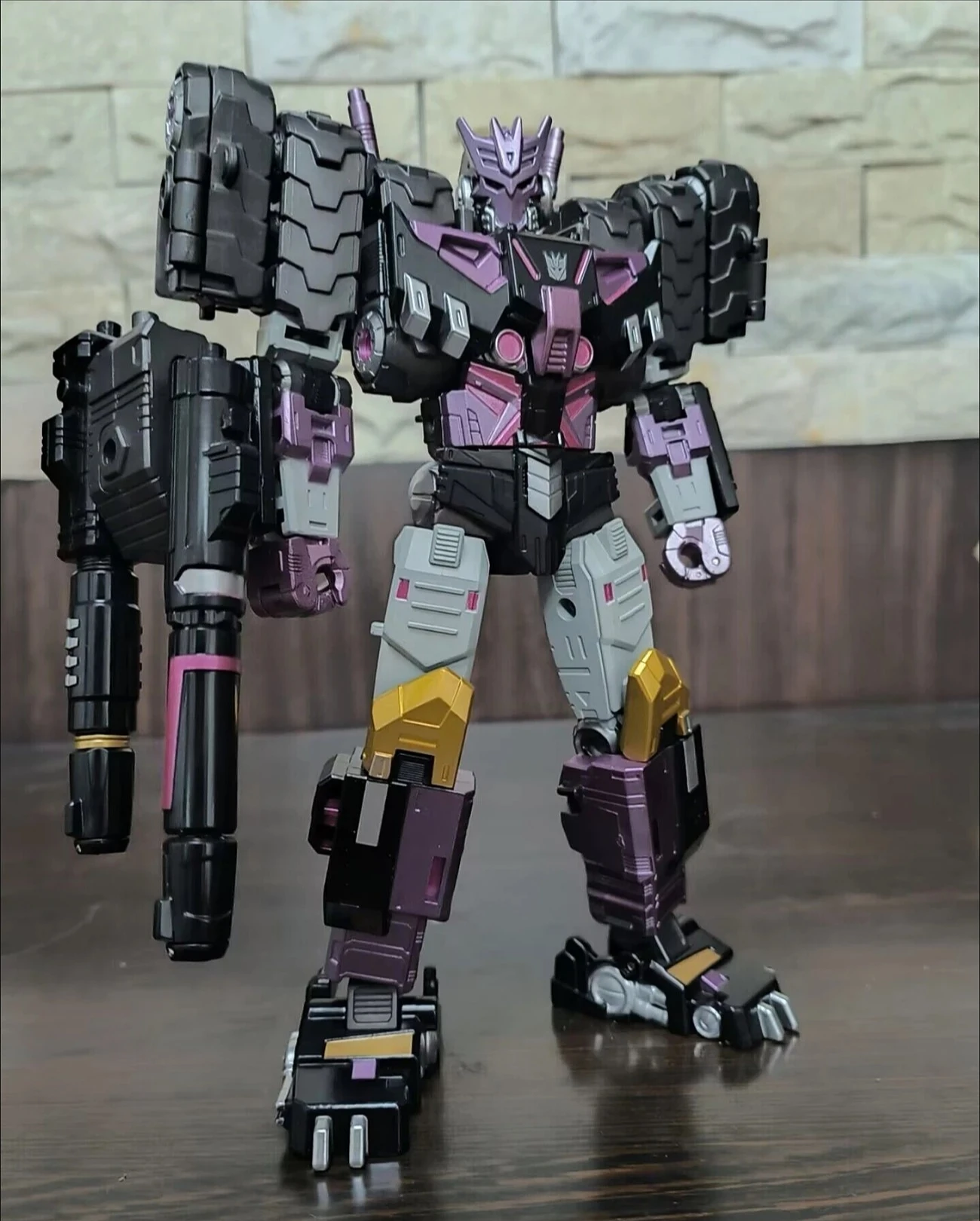 W magazynie Transformers Toys DJD-01 Legacy Series Tarn Enlarged KO 21cm Tank Action Figure Chariot Robot Model Gift Anime Figure