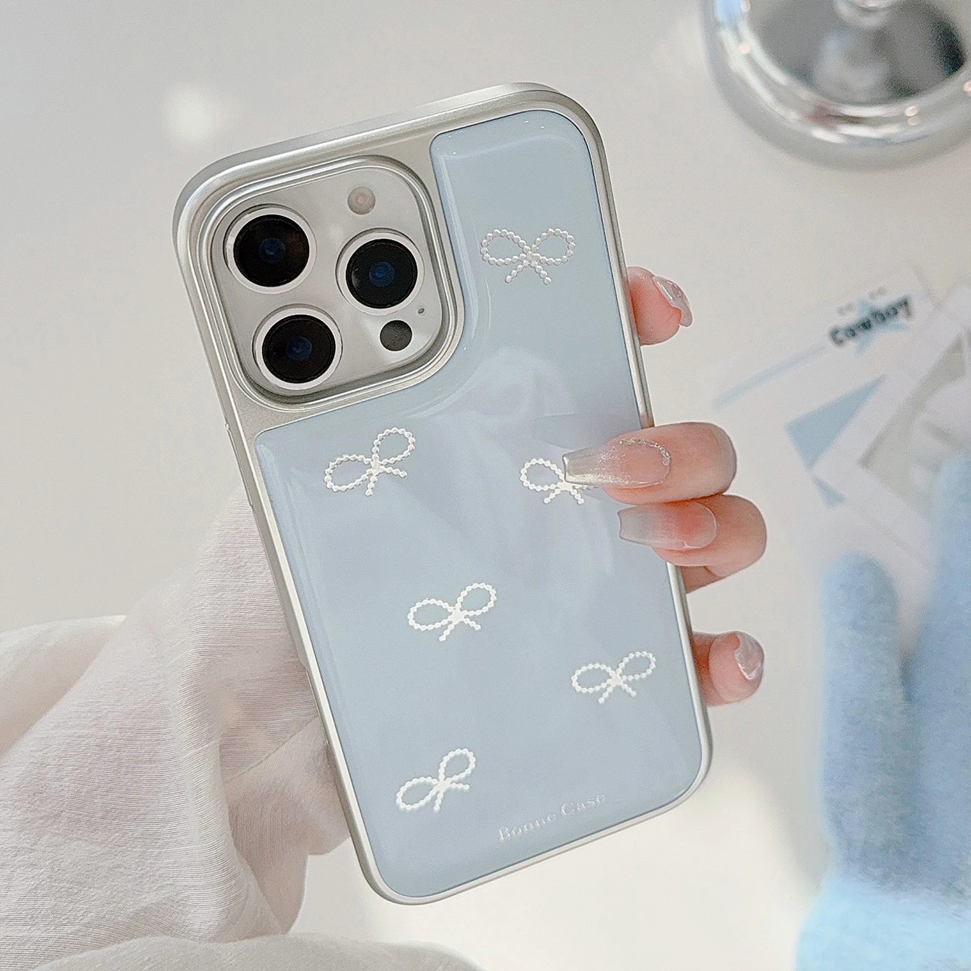 

Простой однотонный синий чехол с жемчужным бантом и акриловым принтом, глянцевый, посеребренный для iPhone 11, 12, 13, 14, 15, 16, 17 Pro Max