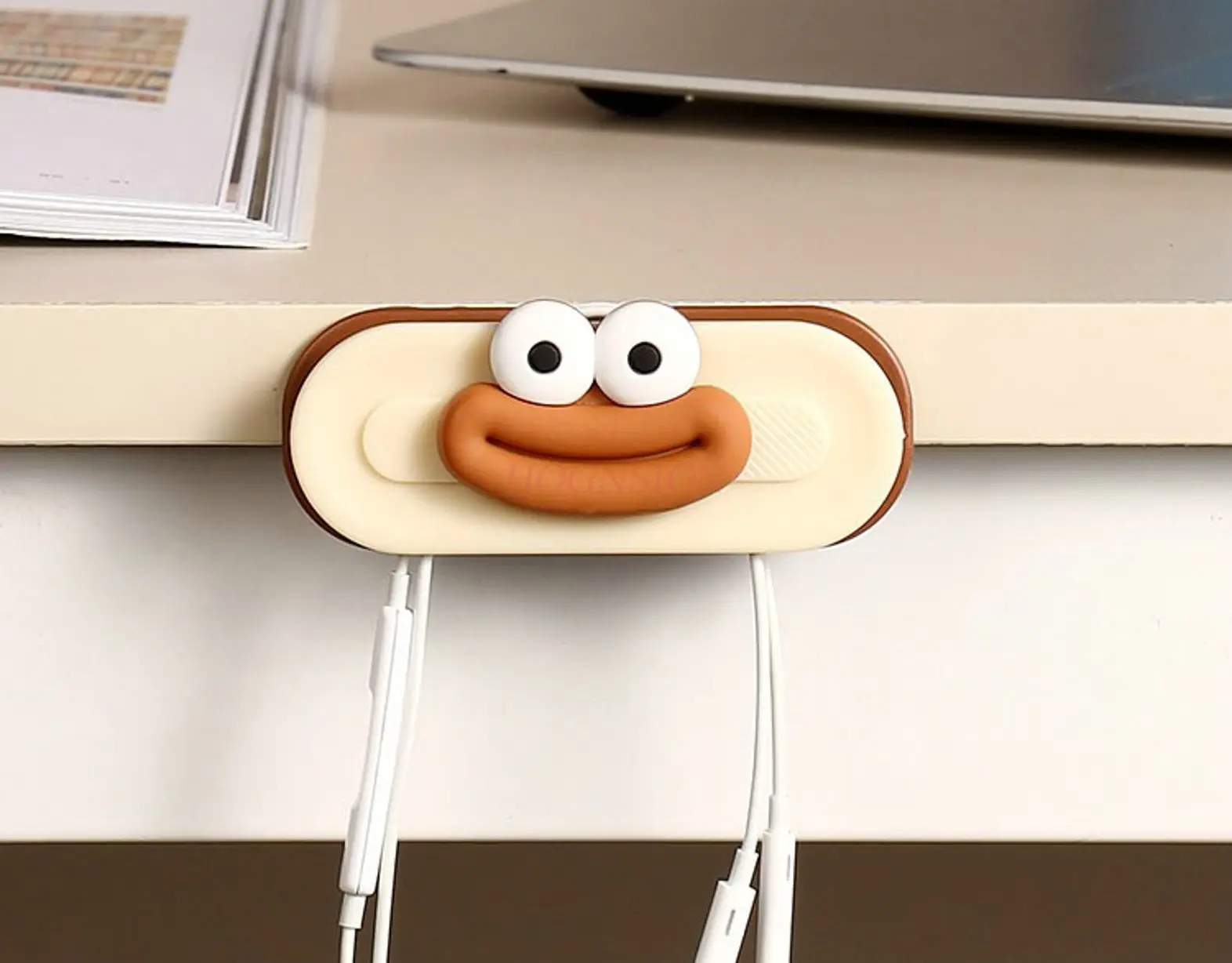 

1pcs Desktop data cable fixed cable organizer, mobile charging cable storage, organization, pasting, seamless snap fastener hub