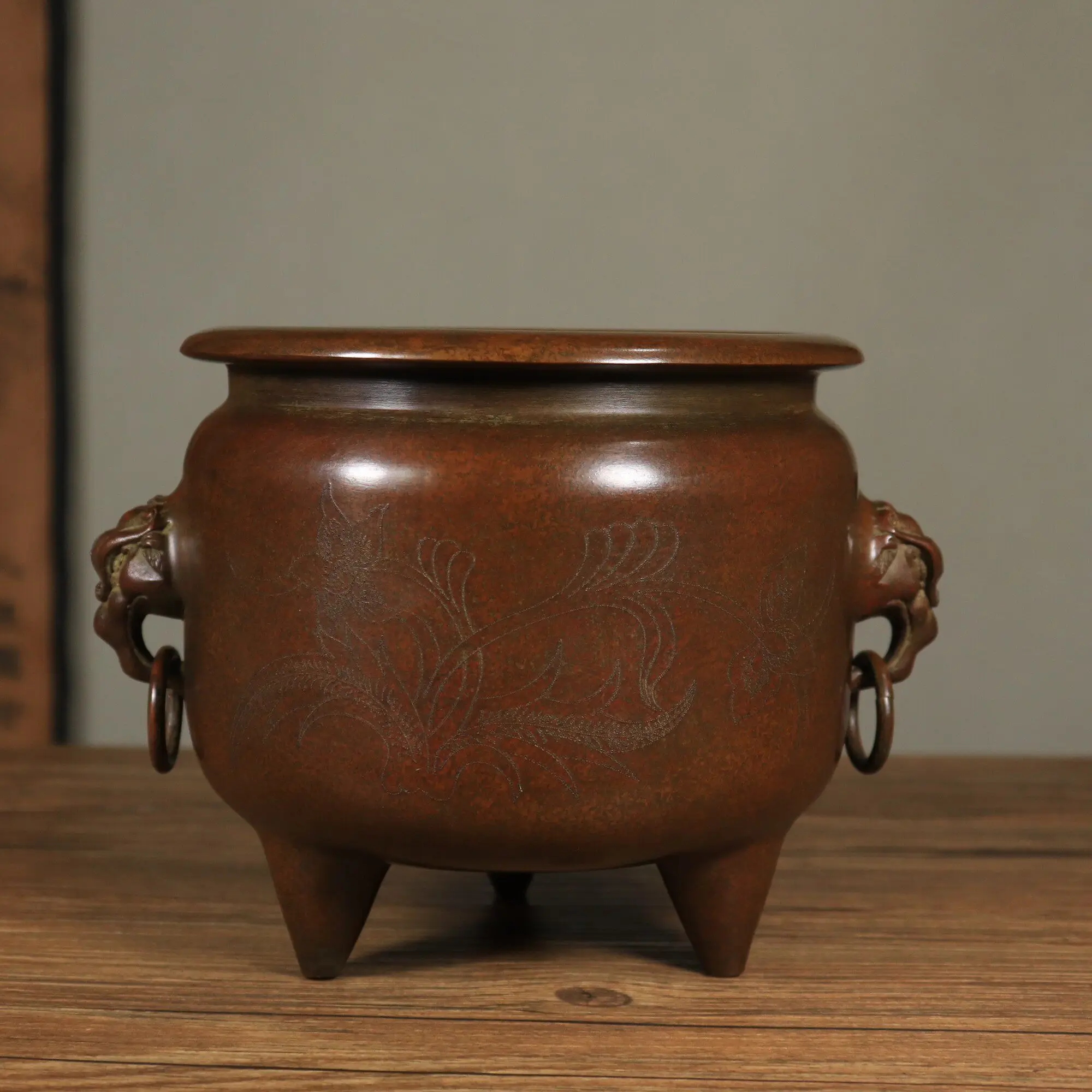 High Grade Pure Copper Three Leg Incense Burner Carved Pattern Home Worship Antique Collection With Red Patina