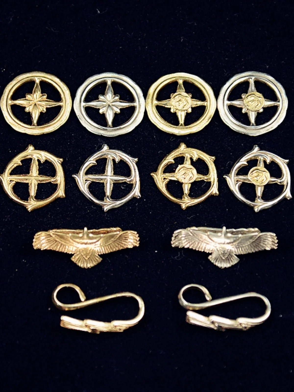 Réplica de Bronze Branco: Fivela de Colar com Gancho de Águia, Falcão Voador, Gancho de Roda Estelar e Gancho de Relâmpago, A...