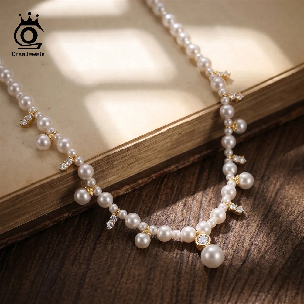 ORSA JEWELS 925 Sterling Silber Luxus-Muschelperlenkette mit glänzenden Zirkonverzierungen, zarter Perlen-Schmuck für Damen PSN17