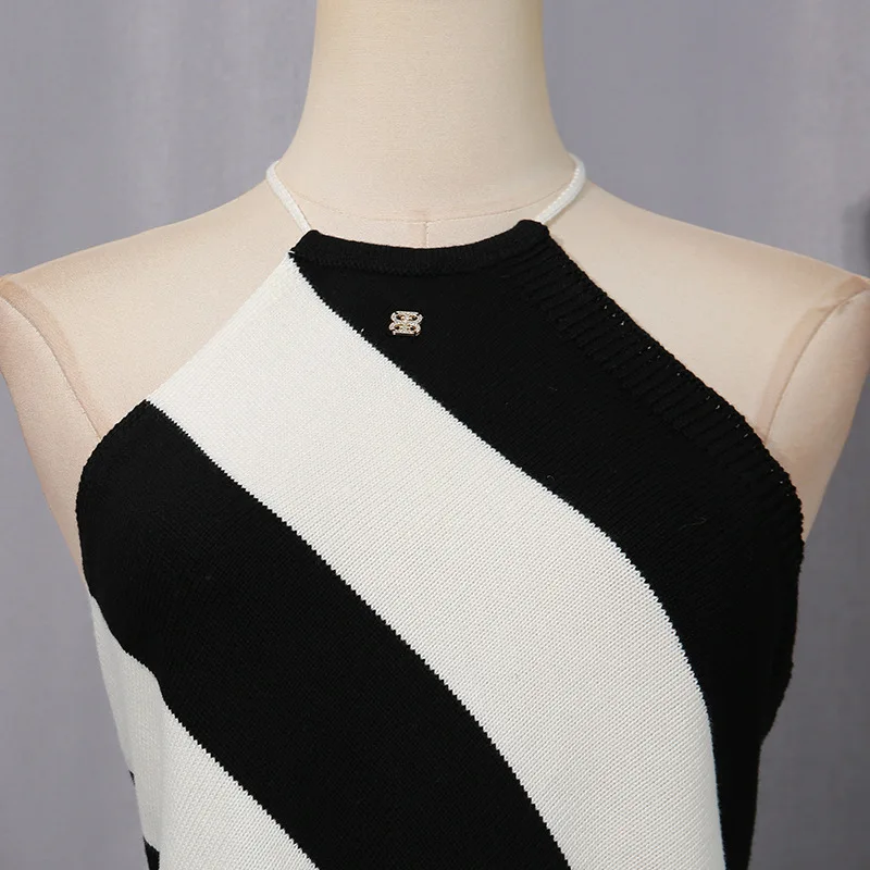 Canotta in maglia a righe diagonali con orlo asimmetrico Canotta estiva da donna senza maniche Slim Halter Backless Canotte sexy Canotte minimaliste