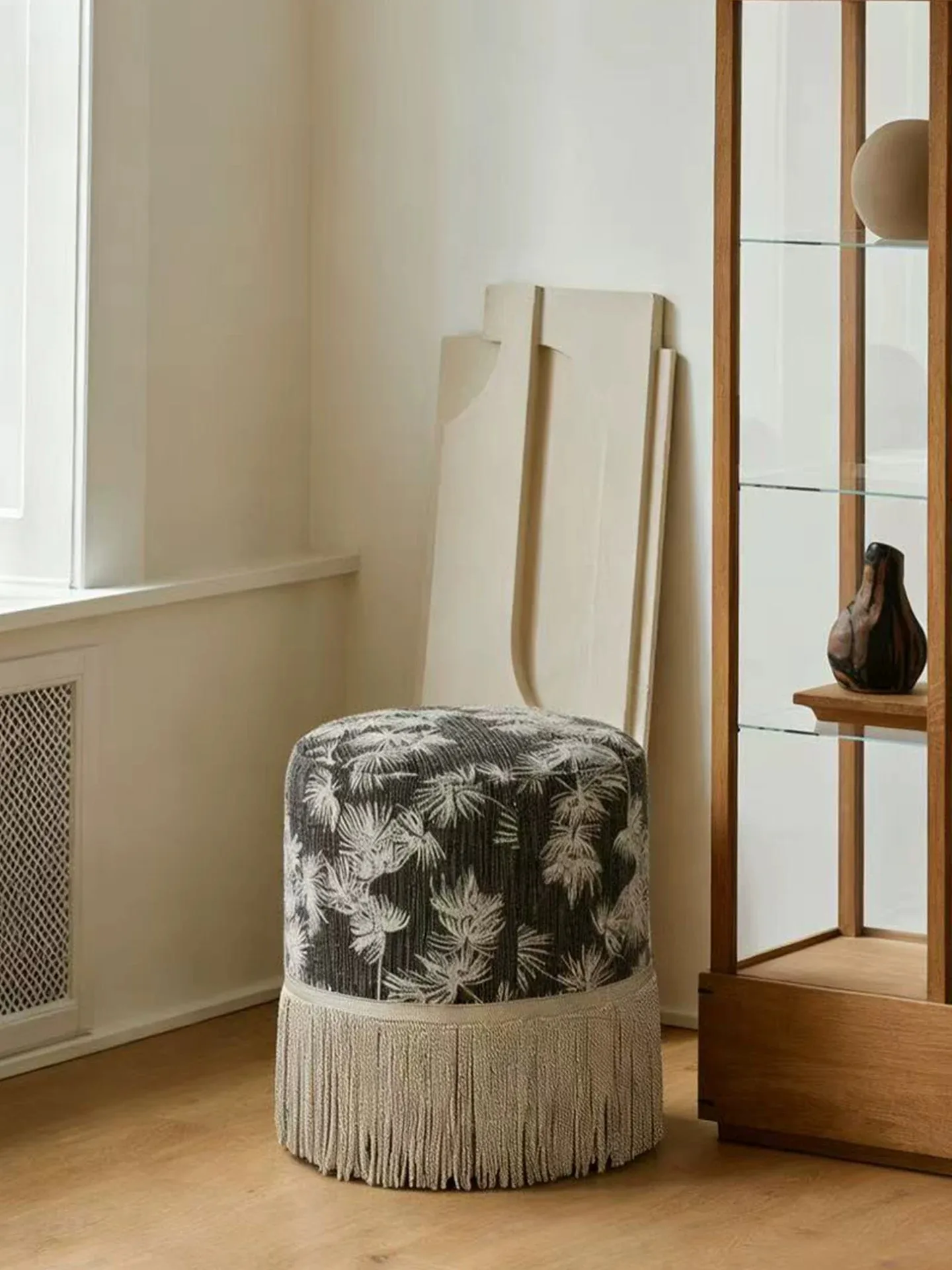 Light Luxury Printed Round Sofa Stool with Tassel Trim,Modern Minimalist Foot Rest Stool, Decorative Household Ottoman Footstool