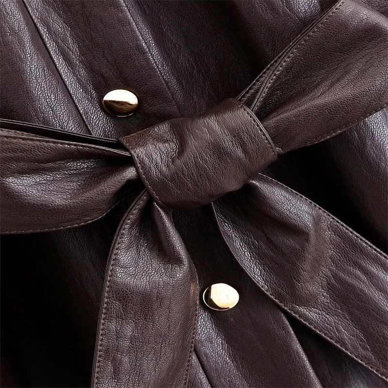 Ciemnobrązowy płaszcz z klapami, złote guziki, kieszenie, odzież wierzchnia na jesień i zimę, damska kurtka-košile ze sztucznej skóry z paskiem.