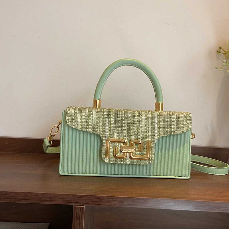 

Стильная дизайнерская винтажная сумка для подгузников: элегантная женская сумка-мессенджер через плечо с роскошным дизайном и функцией вместительной сумки-тоут.