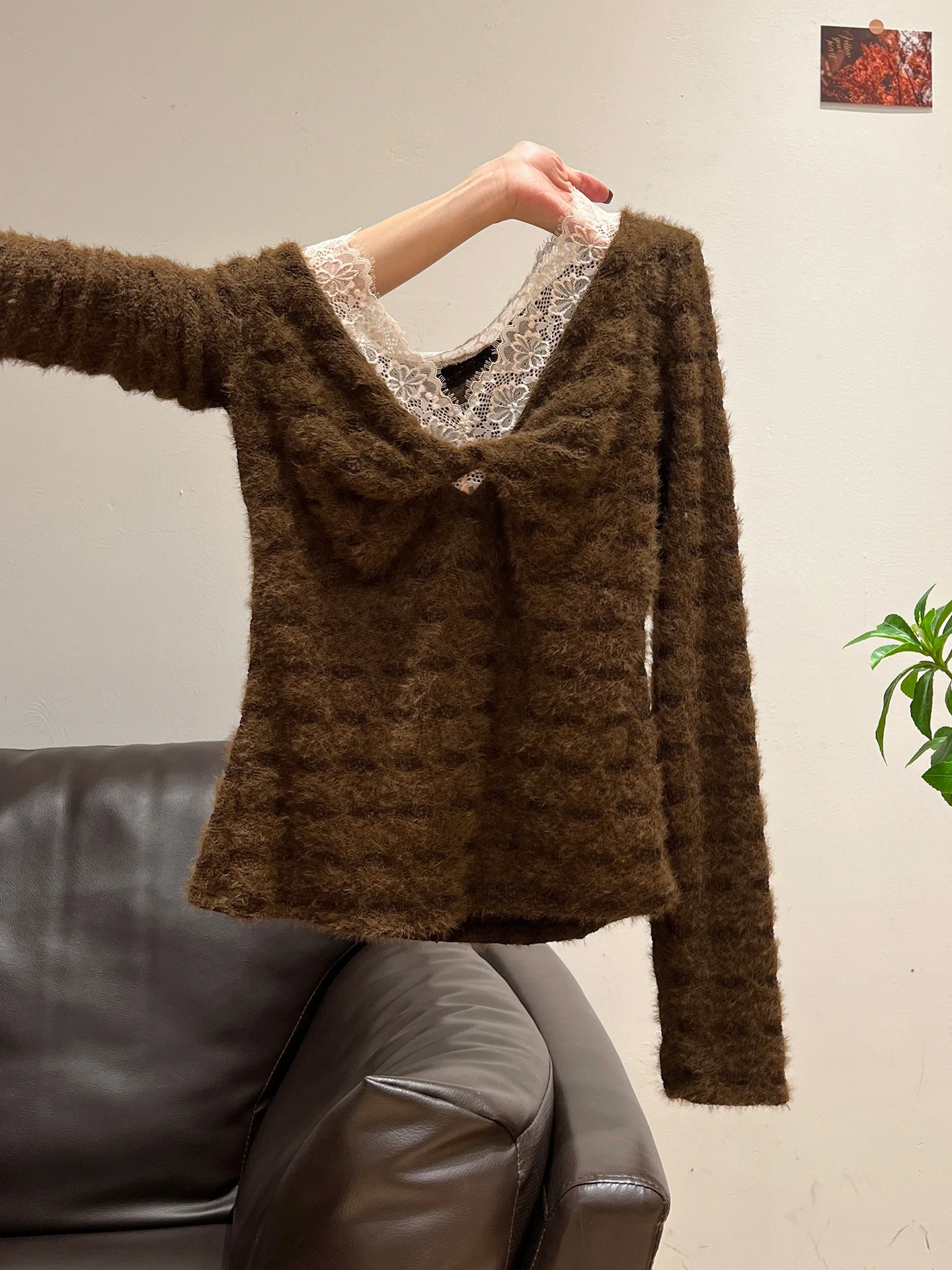 Women‘s Brown Two-Piece Look Long Sleeve V-Neck Lace Detail Fuzzy Top Winter Layering Basic Tee