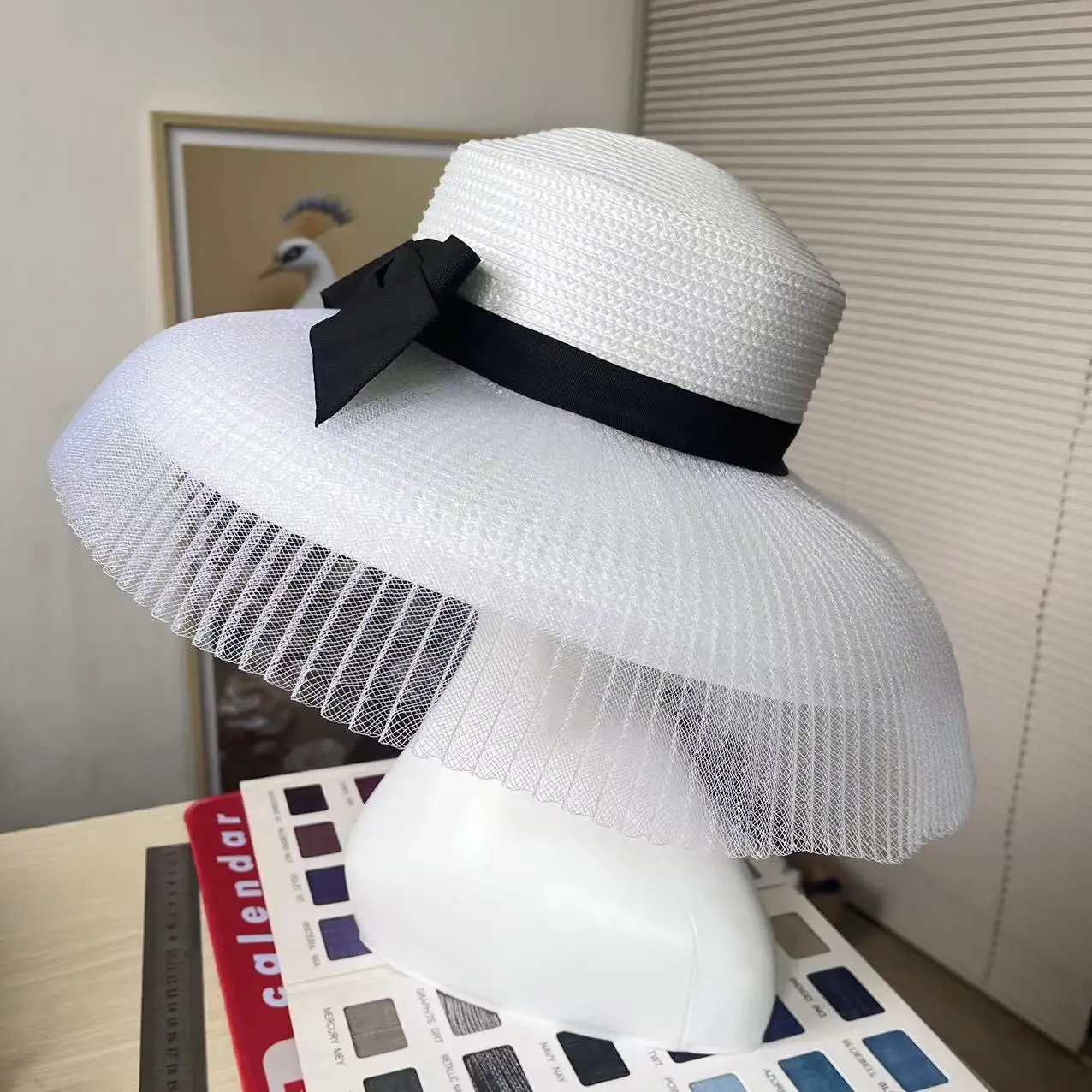 2024 New Taiwan pp grass flat top large brim visor exquisite elegant Hepburn hat mesh bow top hat high-end women's banquet hat