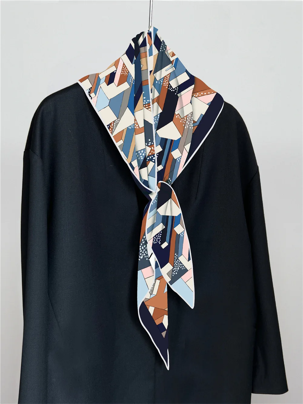 Châles triangulaires en soie pour femmes, grandes foulards de luxe de styliste, châle doux, Hijabs, sac cadeau de noël, décoration de tête