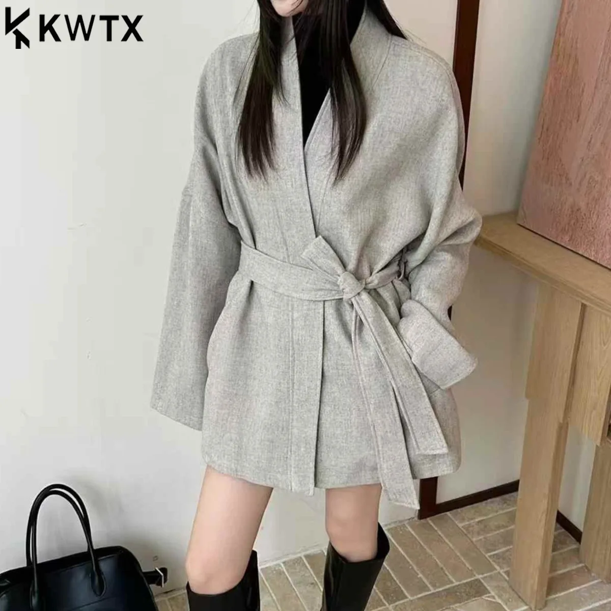 

KWTX 2025 Новое женское винтажное элегантное твидовое пальто с поясом и v-образным вырезом в стиле пэчворк с карманами, зимняя верхняя одежда премиум-класса, минималистичный дизайнер