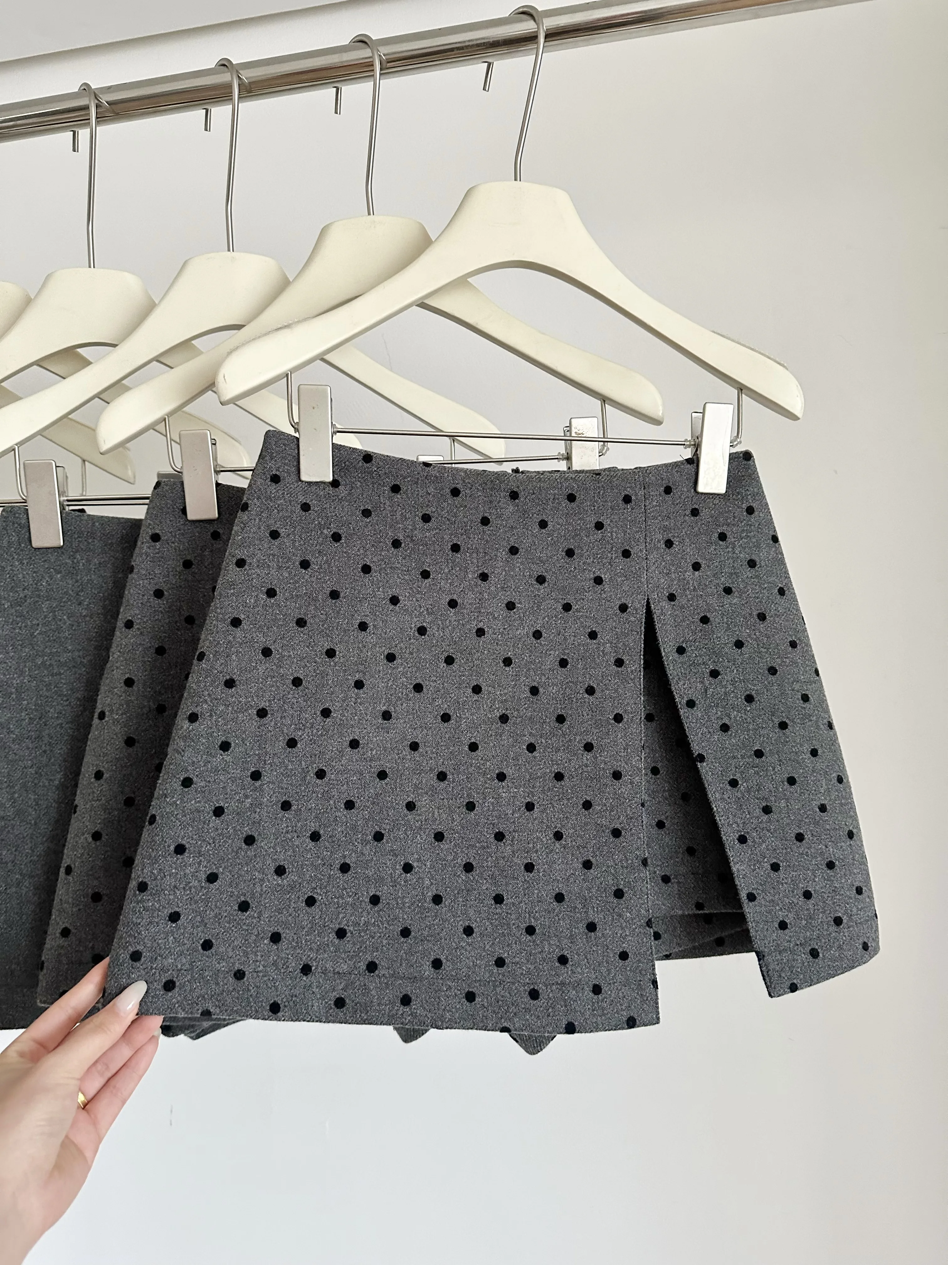 

Женская осенне-зимняя милая короткая юбка в горошек с разрезом, женская уличная мини-юбка из смеси шерсти и высокой талией