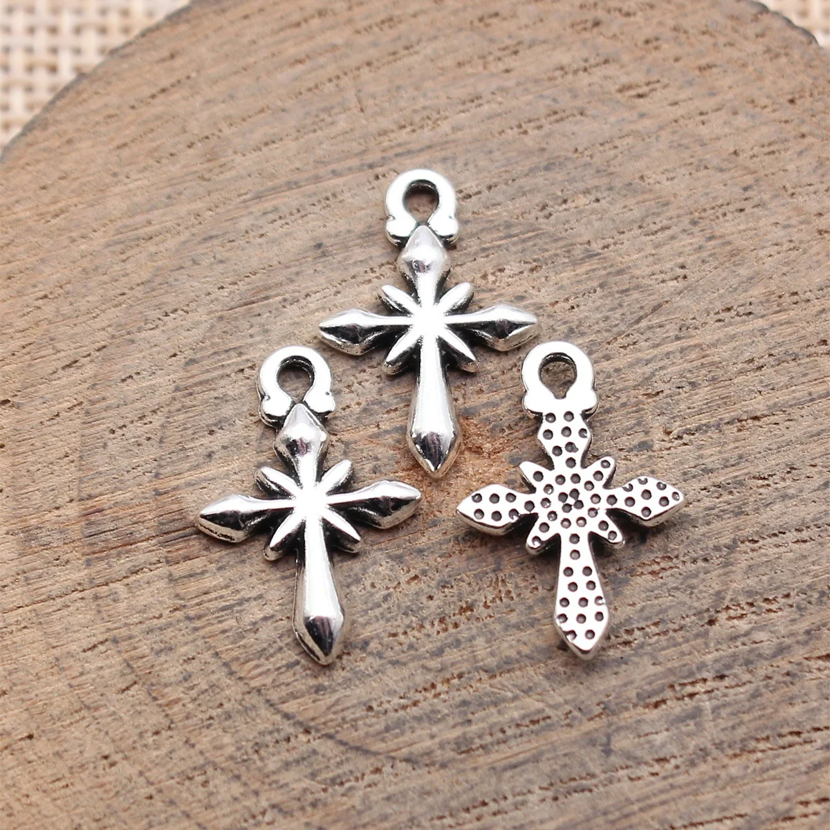 WYSIWYG 40pcs 18x12mm 3 Colors - Vintage Fashion Blog review and price