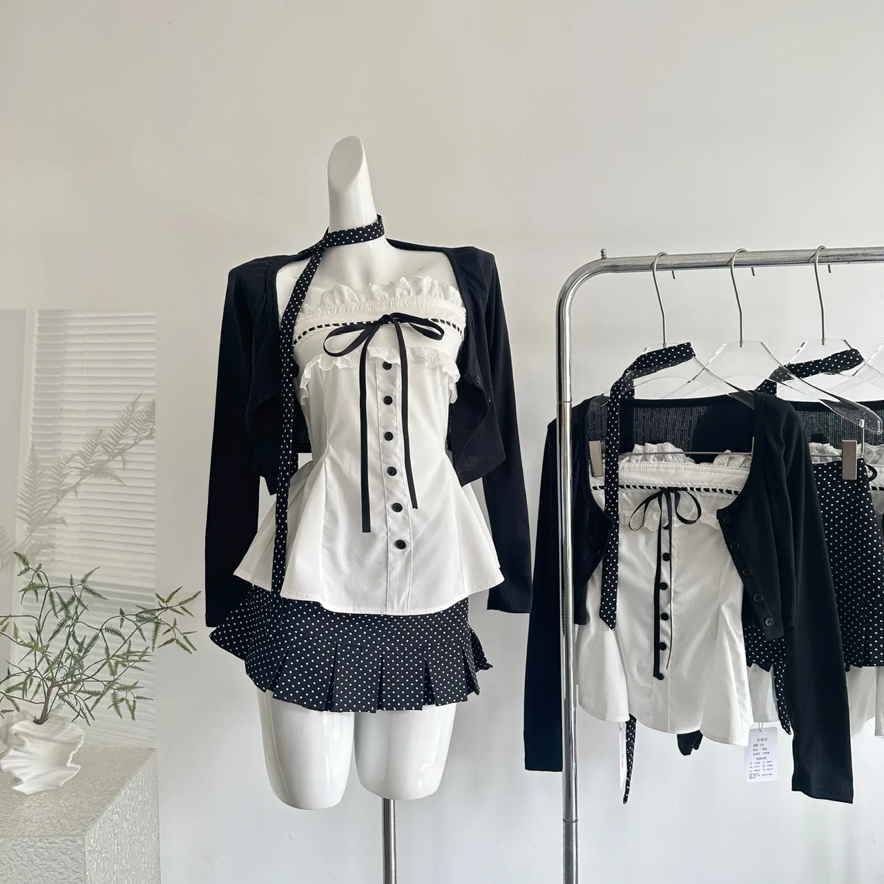 

Весенний японский элегантный комплект из 3 предметов: кардиган, ретро-блузка и плиссированная юбка. Модная женская одежда в корейском стиле.