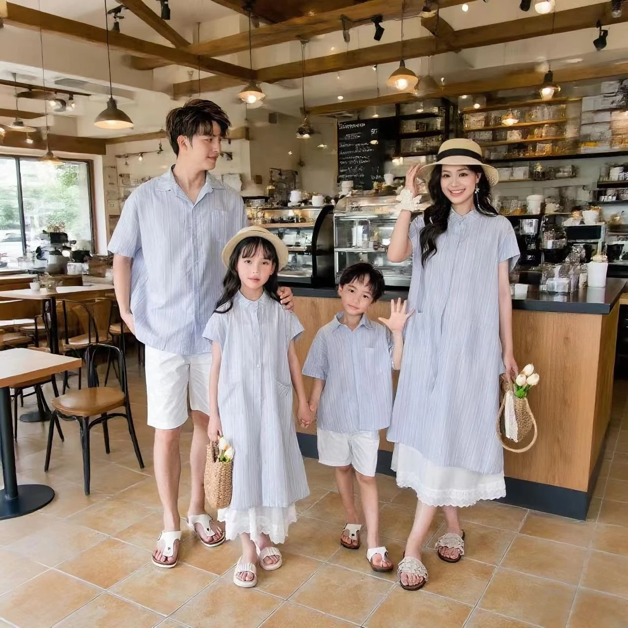 

Holiday Look Summer Family Matching Clothing for Couples Mother Father and Son Daughter Clothes Fashion Mom and Children Outfits
