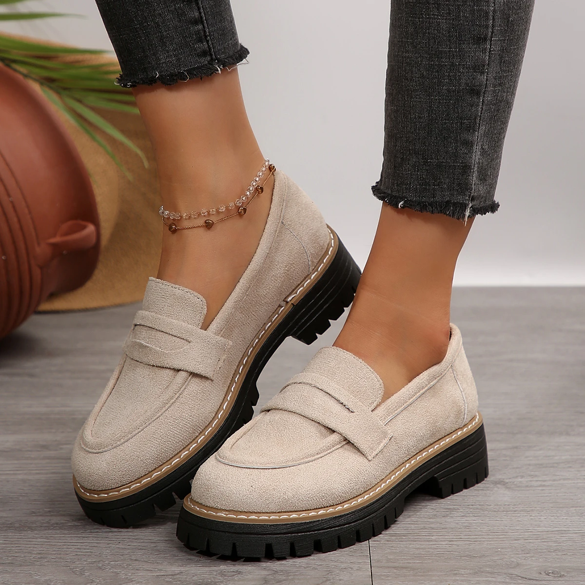 

Удобные бархатные лоферы в английском стиле для отдыха, новые универсальные модные туфли без шнуровки на толстой подошве в стиле ретро для женщин.