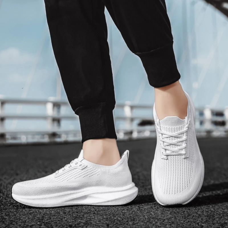 

Мужские кроссовки с мягкой подошвой, низким каблуком, круглым носком, на шнуровке, из высококачественной ткани, подходят для повседневных спортивных занятий.