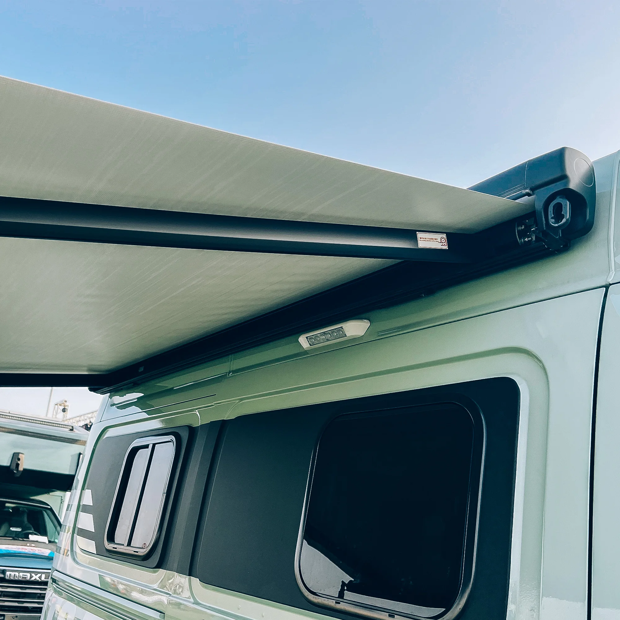 Wareda Motorized Retractable Bus Electric Truck Camper Van Awning with Crank Camping Caravan Rv Awning for Motorhome