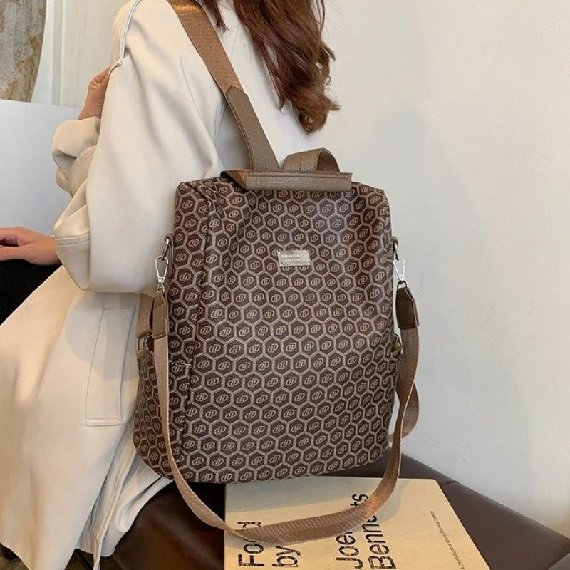 

Vintage Trendy Clutch Bag For Leisure Women With Elegant Designer Letter Logo Simple Solid Color Paris