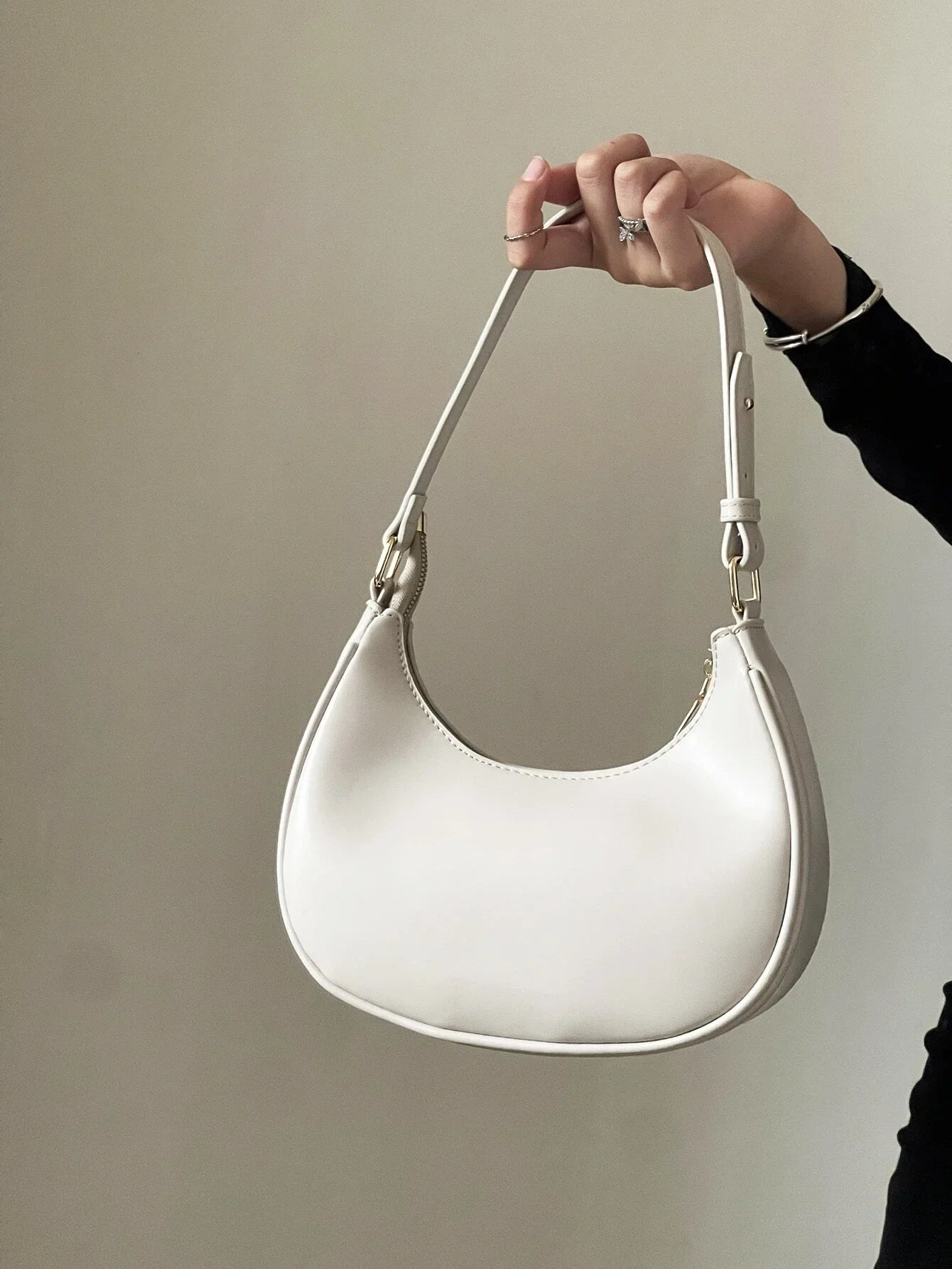 

New Fashionable Simple And Stylish Atmosphere Crescent-Shaped Bright Surface Casual Classic Everyday Commuter Bag, Detachable On