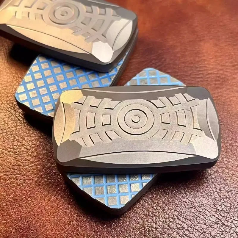 H7 غير محدود سبائك التيتانيوم الميكانيكية المغناطيسي المعادن الإصبع دفع بطاقة الضغط لعبة سطح المكتب