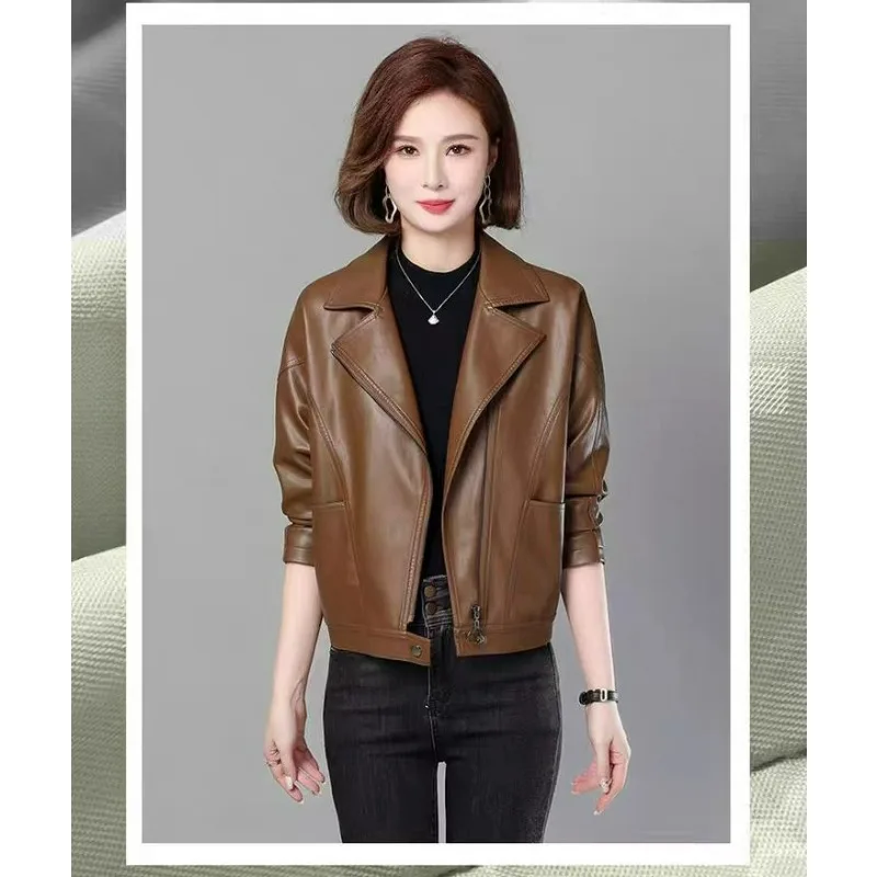 A Fashionable Short-zippered Motorcycle Leather Jacket for Women with A Cinched Waist Simple and Cool Women's Coat for Commuting