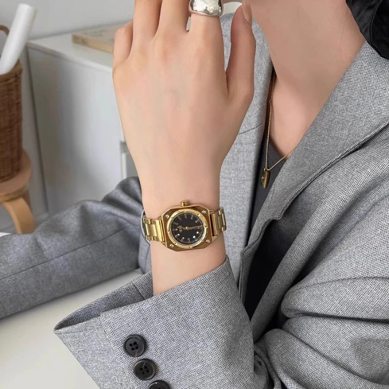 2025 ساعة كوارتز مقاومة للماء هدية عيد ميلاد عتيقة كلاسيكية تريند ساعة نسائية أنيقة وبسيطة وخفيفة فاخرة ريترو