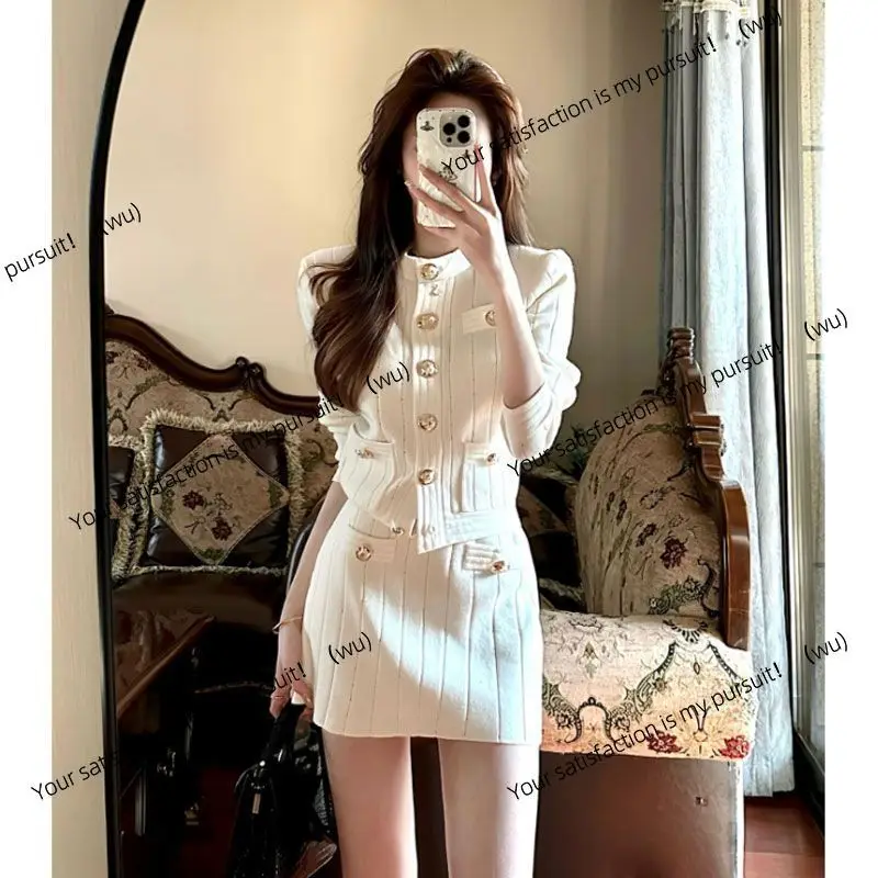 

Комплект Xiaoxiangfeng, полный комплект для весны, комплект из двух частей модной темпераментной вязаной верхней юбки.