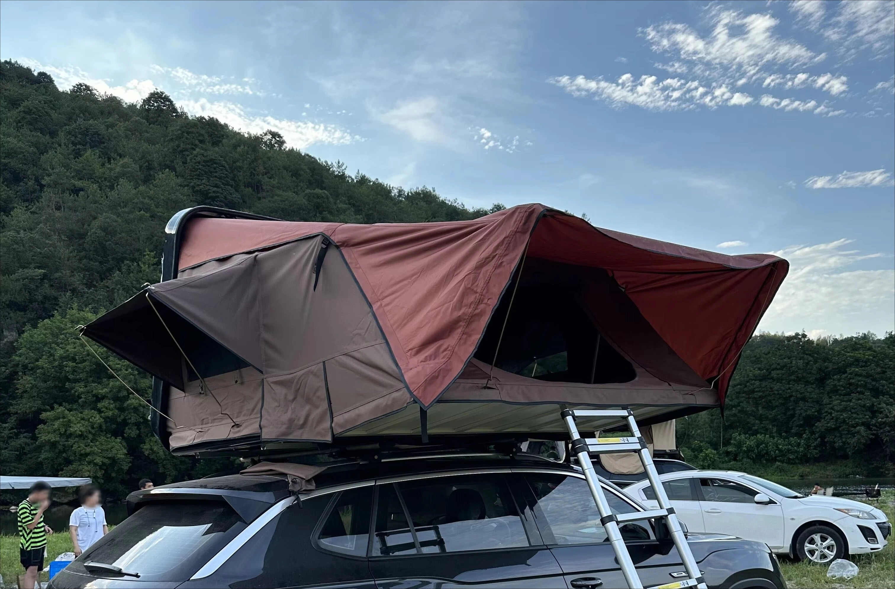 

Custom Car Tent Double Self-driving Semi-automatic 2-3 Person Hard Shell Rooftop Tent