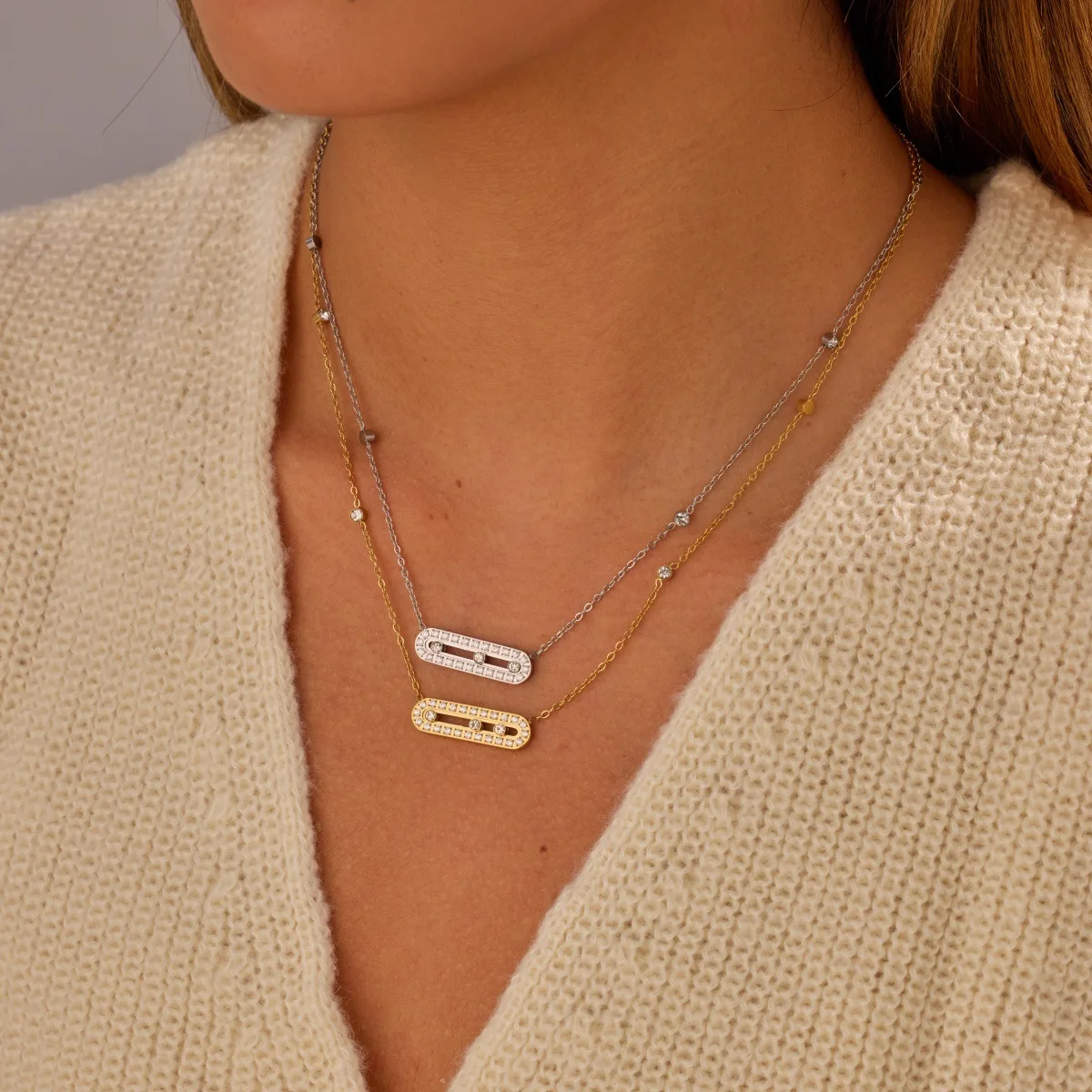 New stainless steel earrings, unique, fashionable, and elegant paperclips, color-resistant, coated with 18K gold for women