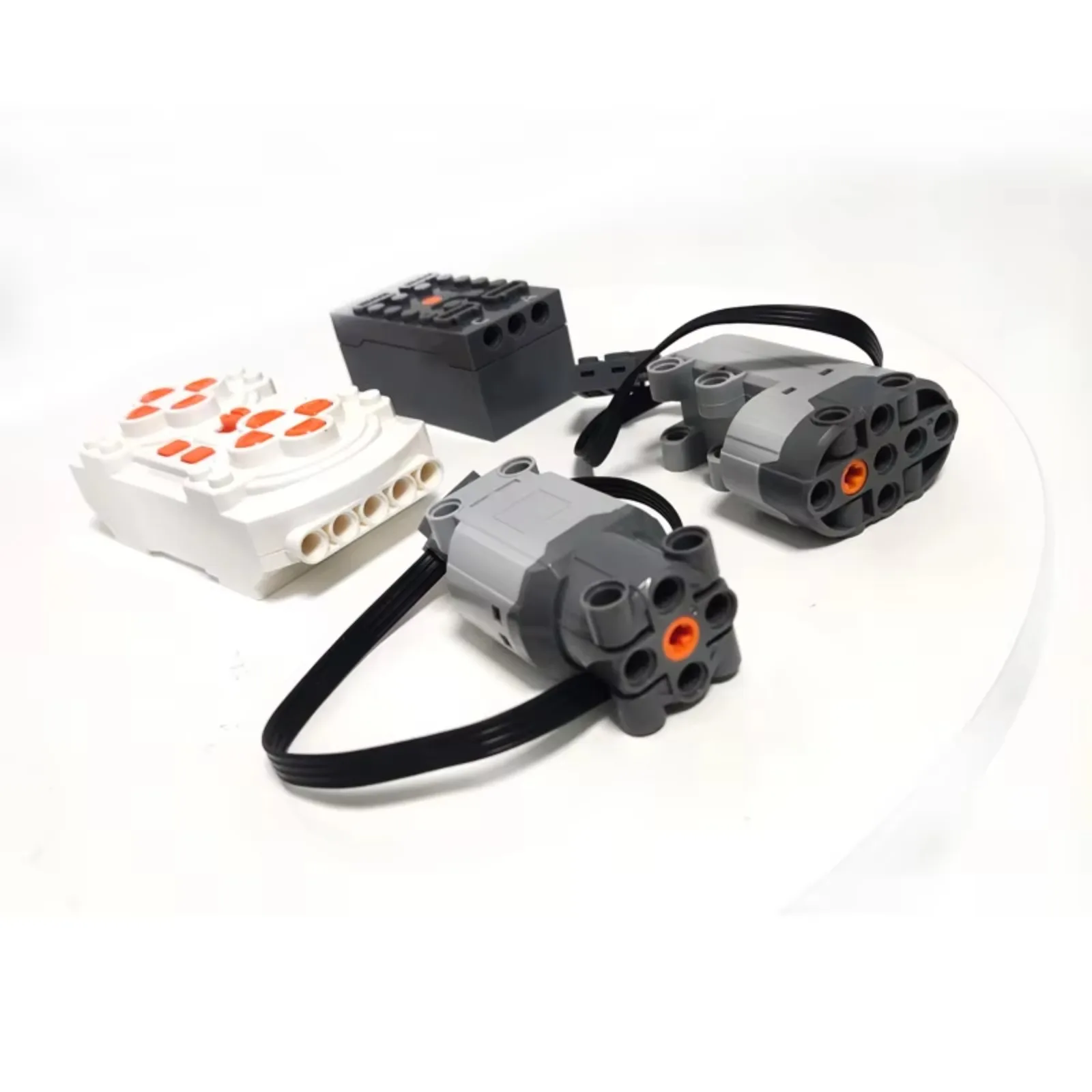 

Комплект программируемых строительных блоков с серводвигателем и 8-скоростным пультом дистанционного управления, совместимой системой Legoeds PF MOC